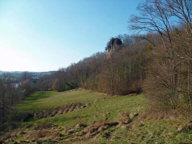 Le rocher de Roquelaure - Taurignan-Vieux (09190) - Ariège