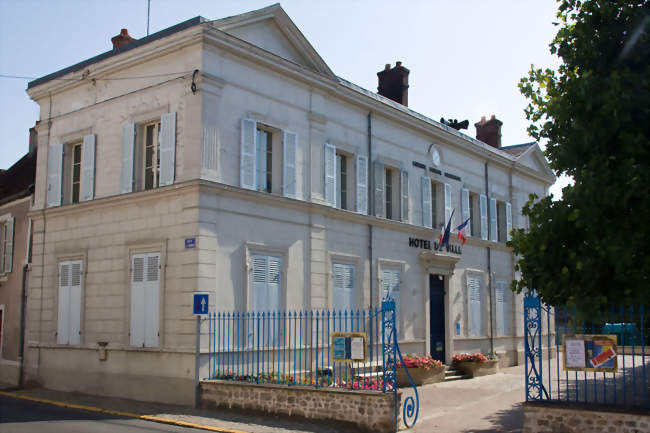 Lhôtel de ville - La Ferté-Alais (91590) - Essonne