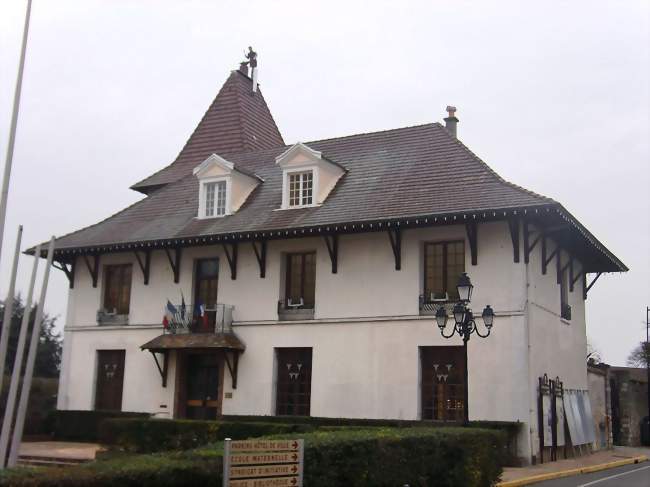 Lhôtel de ville - Montlhéry (91310) - Essonne