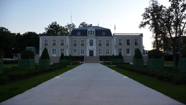 Mairie du Plessis-Trévise,après sa rénovation en 2008 - Le Plessis-Trévise (94420) - Val-de-Marne
