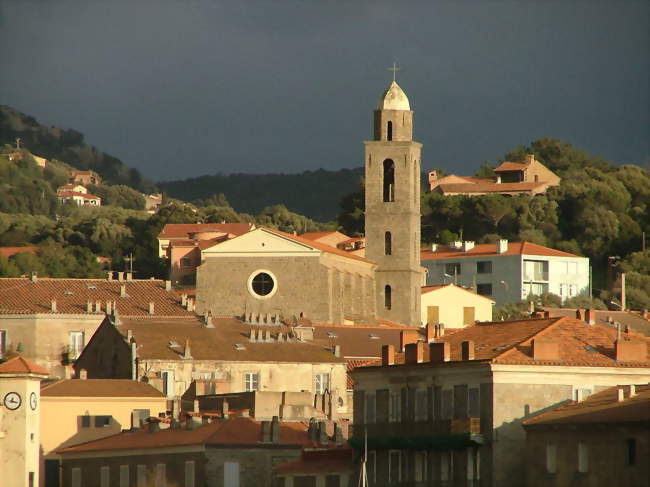 La quartier de l'église Notre-Dame de la Miséricorde vu depuis le port - Propriano (20100, 20110) - Corse-du-Sud