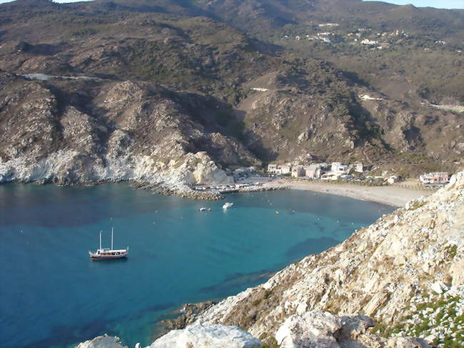 Vue du village et de sa marine - Barrettali (20228) - Haute-Corse