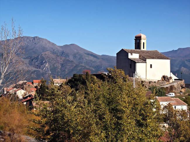 L'Église sur son éperon et une partie du village tout autour - Poggio-di-Venaco (20250) - Haute-Corse