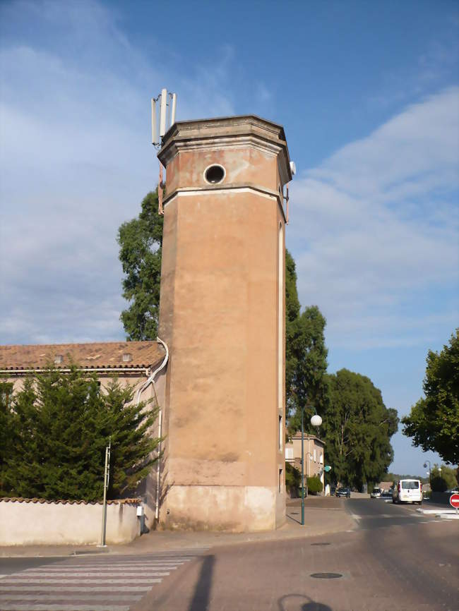 La tour de la FORTEF à Migliacciaro, accueillait une horloge et une sirène pour informer les ouvriers de l'heure - Prunelli-di-Fiumorbo (20243) - Haute-Corse