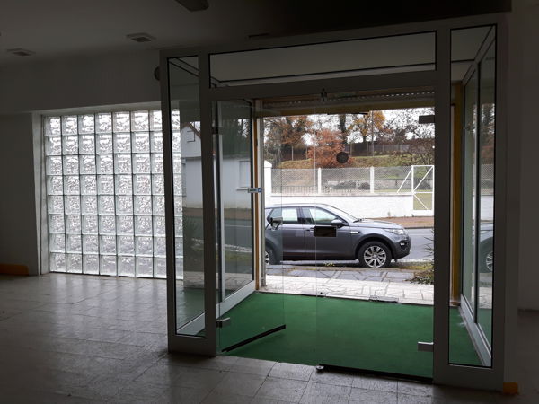 A Montmorillon, Grand local commercial de 244M2