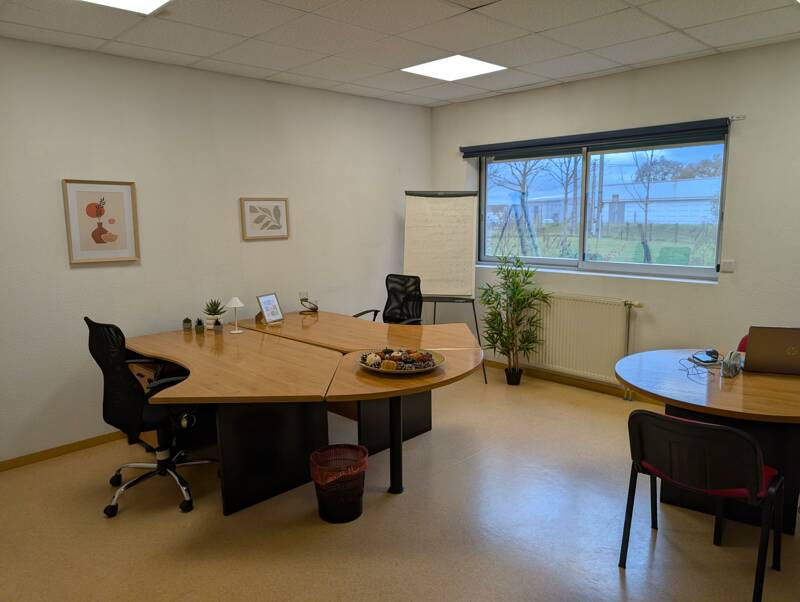 Location bureaux, ateliers et salles de réunion
