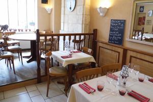 BEAU RESTAURANT PRES DU CHATEAU - LOCHES_M216