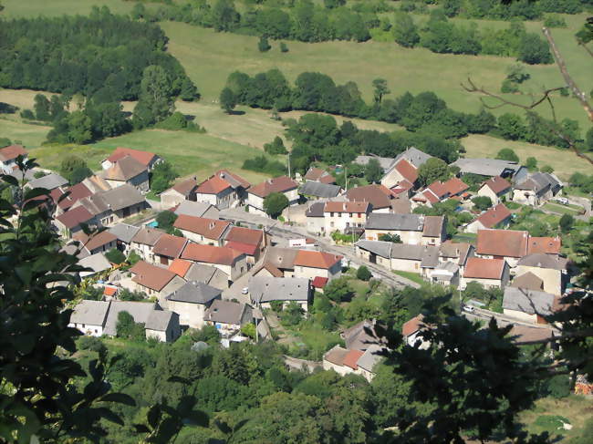 Village d'Ambléon, vu de la route menant au lac d'Ambléon - Ambléon (01300) - Ain