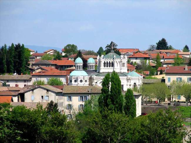 Vue d'Ars avec la basilique - Ars-sur-Formans (01480) - Ain