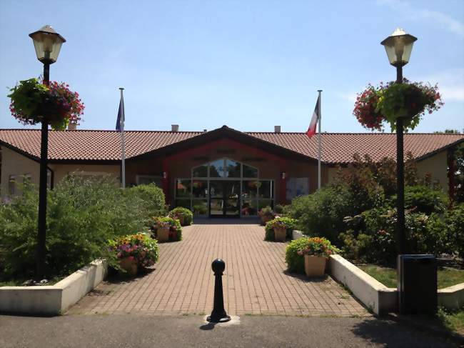 La mairie de Béligneux située dans le hameau de La Valbonne ; la précédente mairie était dans le village-même de Béligneux - Béligneux (01360) - Ain