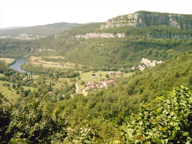 La commune de Bolozon au bord de l'Ain - Bolozon (01450) - Ain