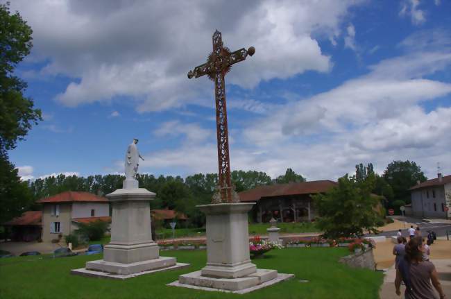 Le calvaire de l'église de Buellas - Buellas (01310) - Ain