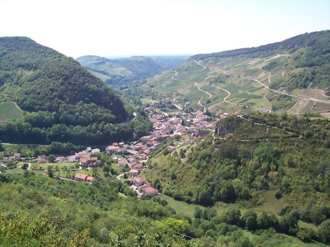 Vue en hauteur du village de Cerdon - Cerdon (01450) - Ain