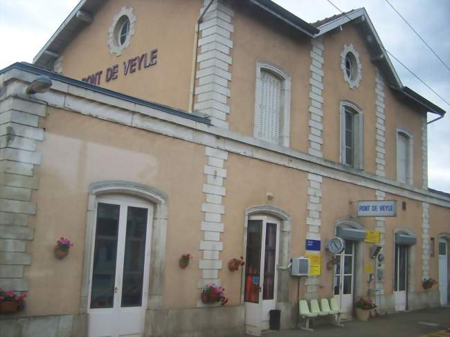 La gare de Pont-de-Veyle, située à Crottet - Crottet (01290 et 01750) - Ain