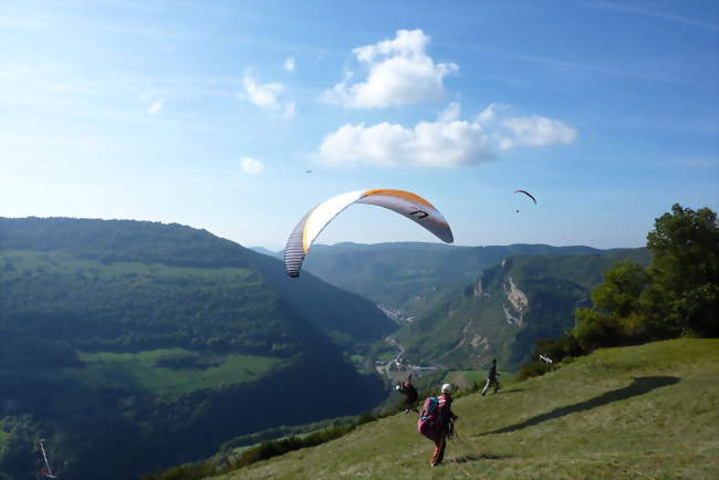 Aire de décollage de parapentes d'Évosges - Évosges (01230) - Ain