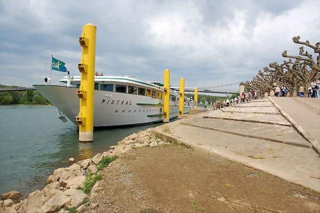 Un Mistral à quai à Montmerle-sur-Saône en 1999 - Montmerle-sur-Saône (01090) - Ain