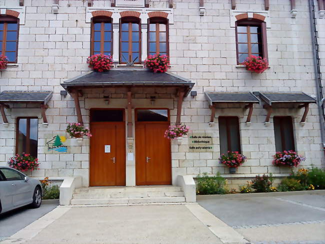 La façade de la mairie - Outriaz (01430) - Ain