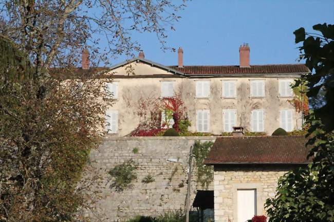 Le château de Poncin inscrit au titre des monuments historiques - Poncin (01450) - Ain