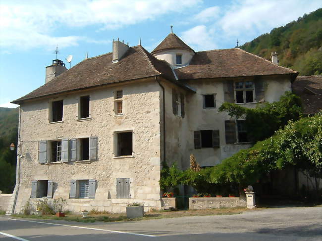 Le château de Rossillon, élevé par les seigneurs de La Forest (XIVe-XVe siècles) - Rossillon (01510) - Ain