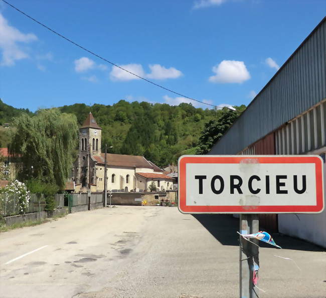 Entrée du village de Torcieu - Torcieu (01230) - Ain