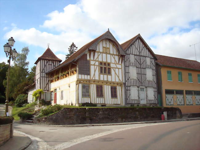 Maisons à pans de bois du 16e siècle - Chavanges (10330) - Aube