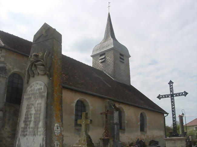 L'église et le monument aux morts - Éclance (10200) - Aube