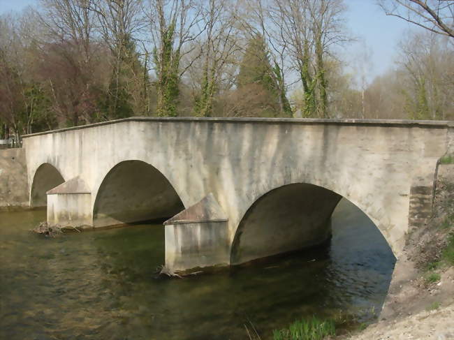 le pont romain sur l'Ource - Loches-sur-Ource (10110) - Aube
