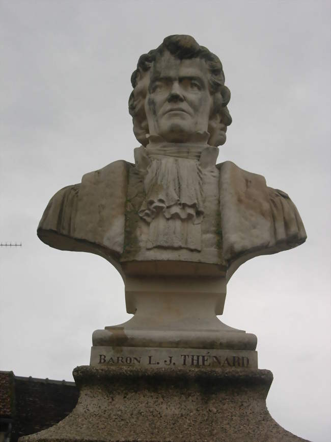 Buste de Thénard - La Louptière-Thénard (10400) - Aube