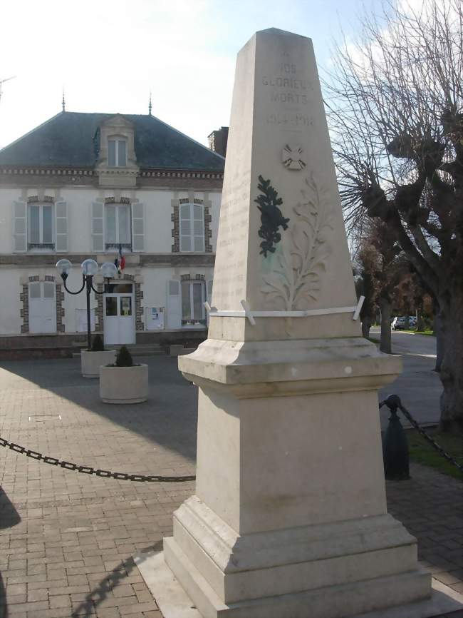 Monument aux morts et mairie d'Ossey-les-Trois-Maisons - Ossey-les-Trois-Maisons (10100) - Aube