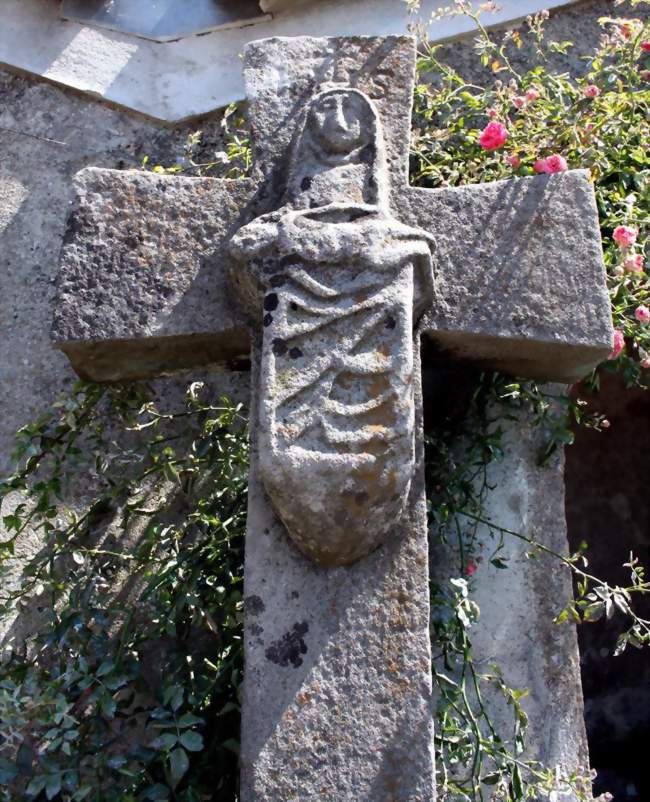 Croix du lavoir - Castans (11160) - Aude
