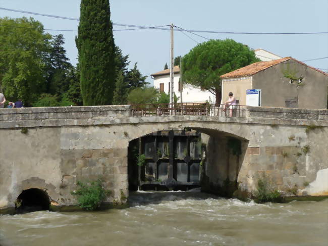 L'écluse de Homps (canal du Midi) - Homps (11200) - Aude