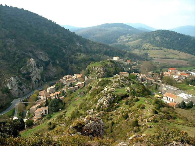 Laroque vue de la colline de la Cigale en 2004 - Laroque-de-Fa (11330) - Aude