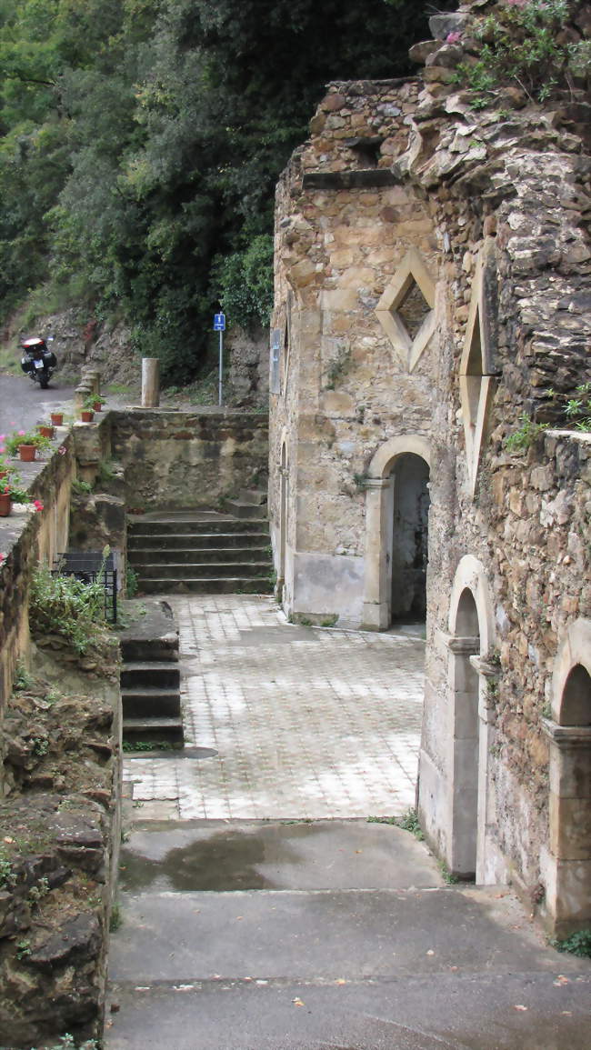 Ruines des anciens thermes de Rennes-les-Bains - Rennes-les-Bains (11190) - Aude