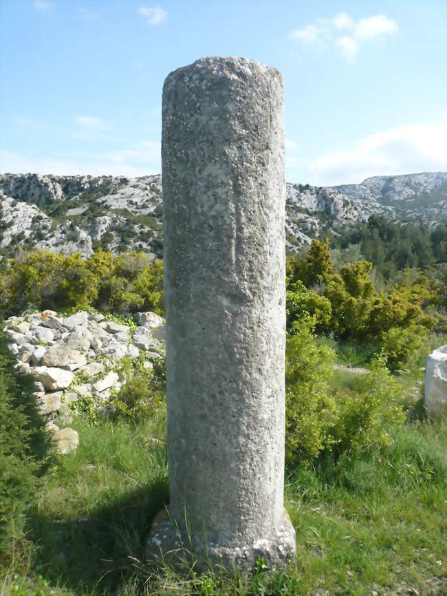 Borne militaire à Roquefort-des-Corbières - Roquefort-des-Corbières (11540) - Aude