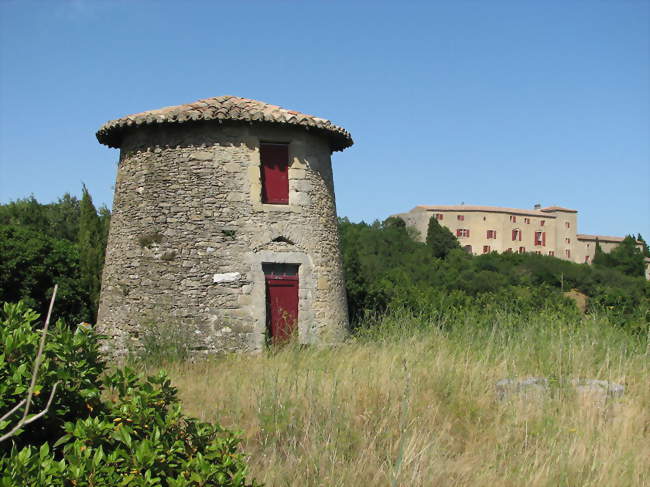 Le moulin et le château de Saint-Paulet - Saint-Paulet (11320) - Aude