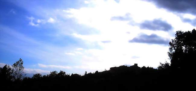 Silhouette du village - Villasavary (11150) - Aude