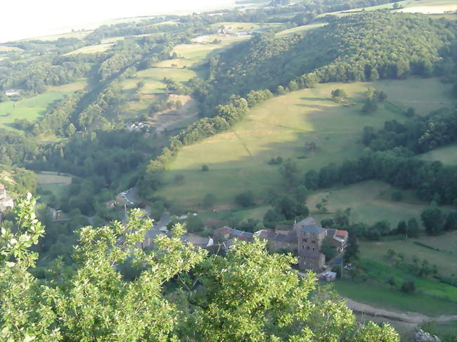 Balaguier sur Rance (Balaguier le Gras) en juillet 2010 depuis la Route menant vers Miolles - Balaguier-sur-Rance (12380) - Aveyron