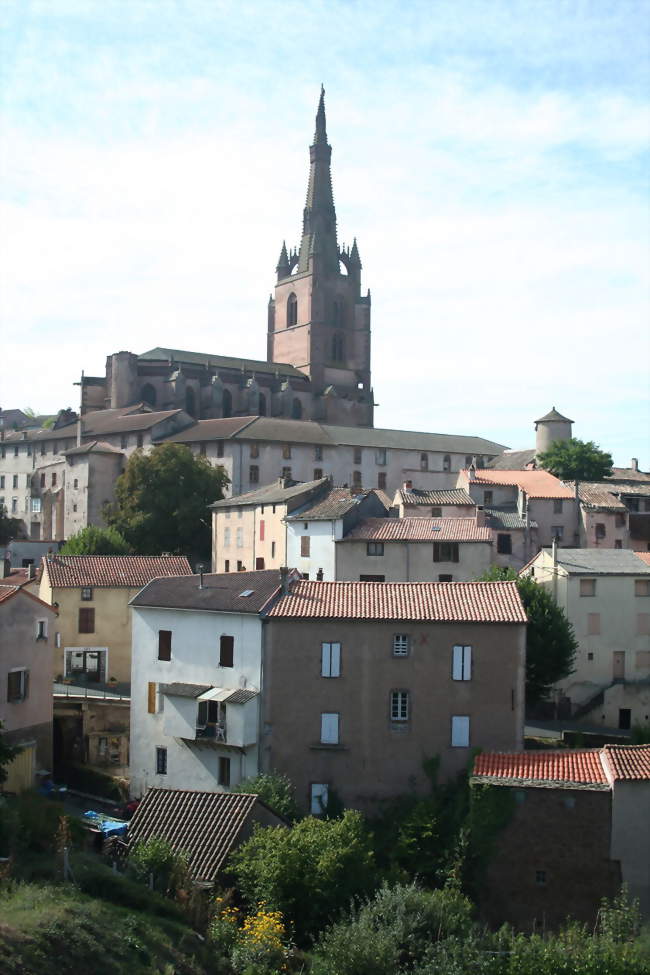 Village dominé par la collégiale St-Michel - Belmont-sur-Rance (12370) - Aveyron