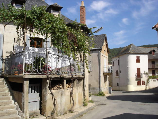Dans le village - Monteils (12200) - Aveyron