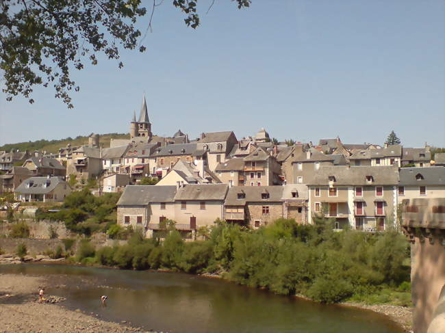 Vue globale depuis la sortie du pont - Saint-Côme-d'Olt (12500) - Aveyron