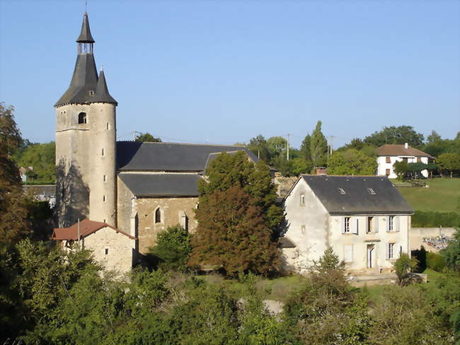 Vue de l'église - Savignac (12200) - Aveyron