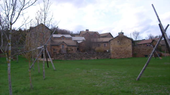 Le hameau de Bécours - Verrières (12520) - Aveyron