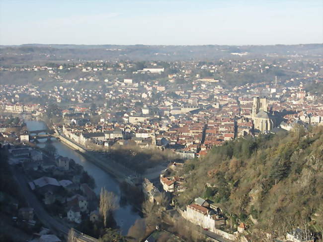 Vue de Villefranche depuis le Calvaire St-Jean d'Aigremont - Villefranche-de-Rouergue (12200) - Aveyron