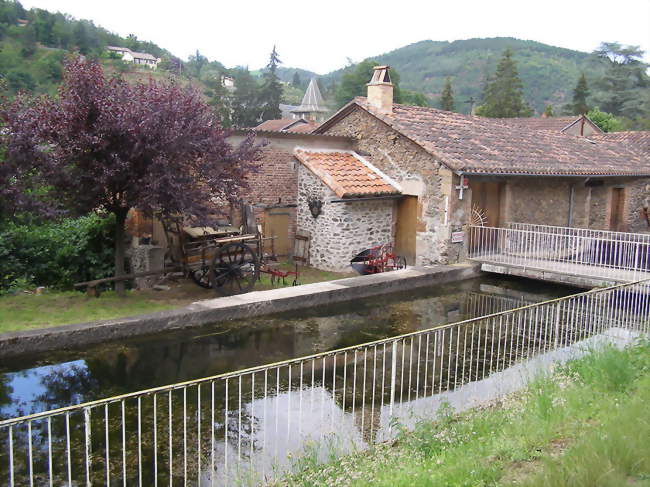 Retenue d'eau de l'ancien moulin - Viviez (12110) - Aveyron