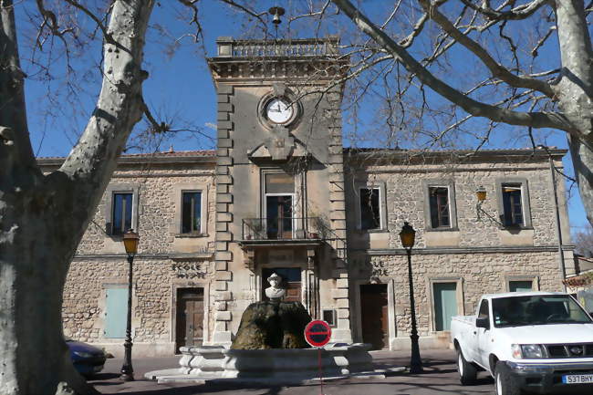 La mairie de Paradou - Paradou (13520) - Bouches-du-Rhône
