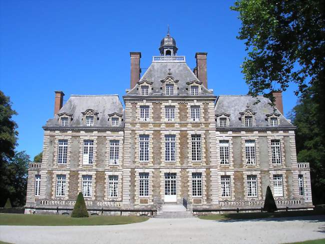 La façade ouest du château - Balleroy (14490) - Calvados