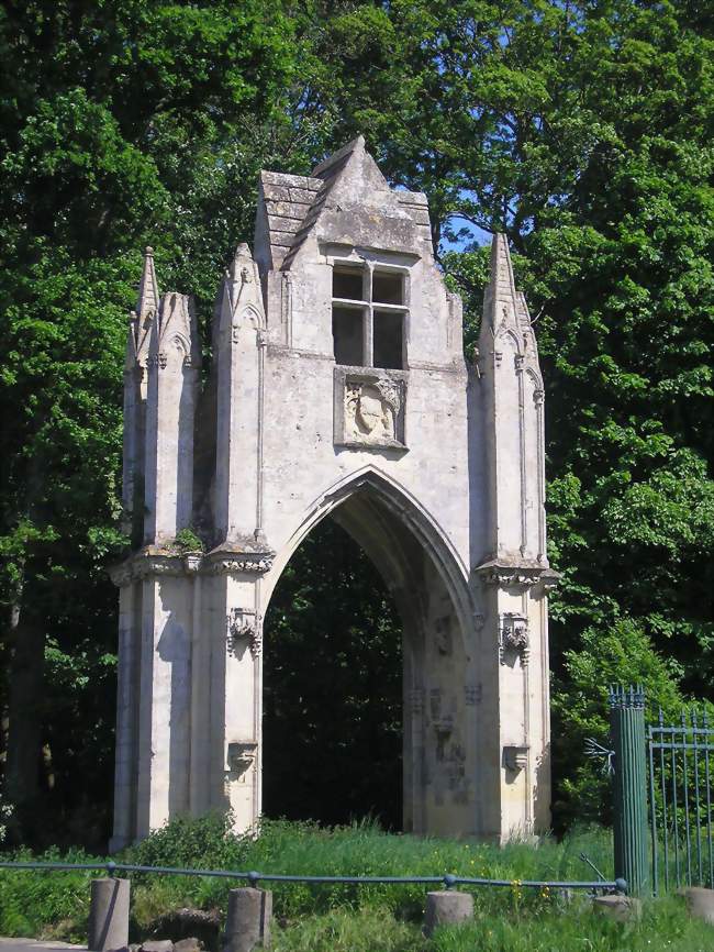 L'ancien portail de l'abbaye de Troarn - Banneville-la-Campagne (14940) - Calvados