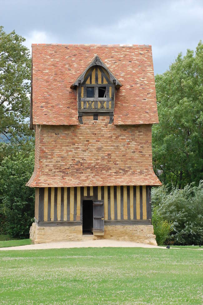 Le pigeonnier du château de Crèvecur - Crèvecur-en-Auge (14340) - Calvados
