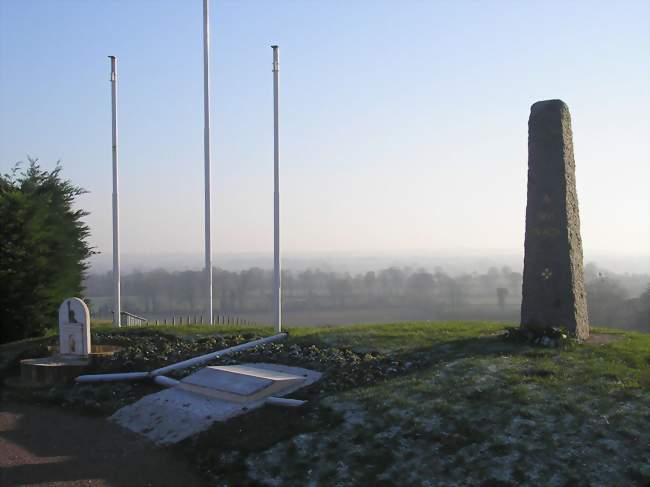 Le monument aux morts - Hottot-les-Bagues (14250) - Calvados