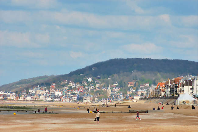 Houlgate vu de la plage de Cabourg - Houlgate (14510) - Calvados